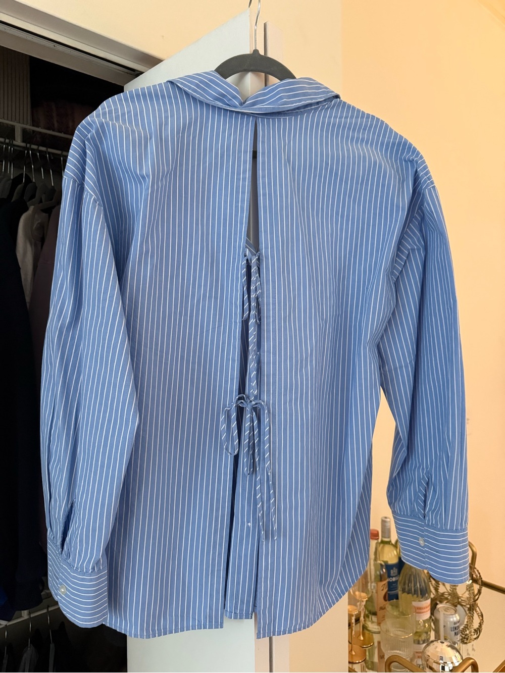 Abercrombie & Fitch Open Back Blue/White Pinstripe Women’s Button-up Shirt